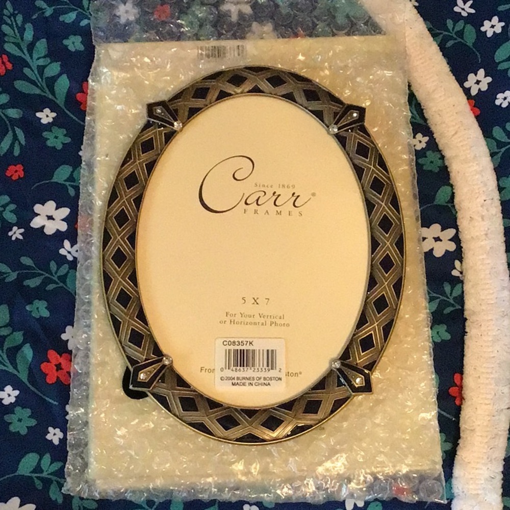 NWT 5x7 oval photo frame